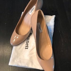 L.K. Bennett / London nude acorn shape toe